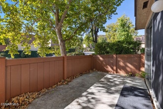 27401 Country Glen Rd in Agoura Hills, CA - Building Photo - Building Photo