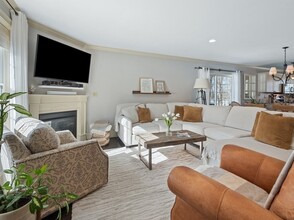 8 Maple St, Unit A in Southborough, MA - Building Photo - Building Photo