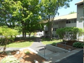 Hartley Terrace in Webster, MA - Foto de edificio - Building Photo