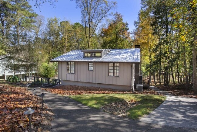 8885 Bay Dr in Gainesville, GA - Building Photo - Building Photo