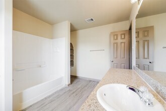 2410 Connors Path Ct in Houston, TX - Building Photo - Building Photo