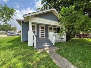 3301 Dennis St in Houston, TX - Building Photo - Building Photo