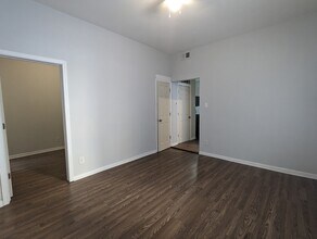 1423 N Maplewood Ave, Unit 2R in Chicago, IL - Foto de edificio - Building Photo