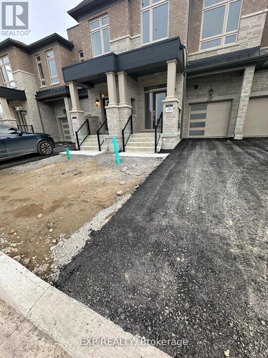 35 Schmeltzer Cres in Richmond Hill, ON - Building Photo