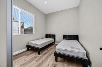 9998 1/2 Louise Ave in Los Angeles, CA - Building Photo - Building Photo