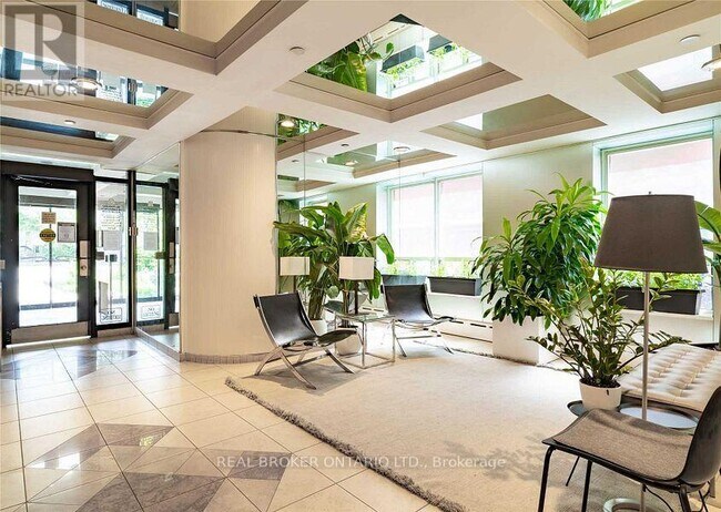 78 Warren Rd in Toronto, ON - Building Photo - Building Photo