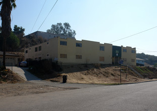 5014 Auburn Dr in San Diego, CA - Foto de edificio - Building Photo