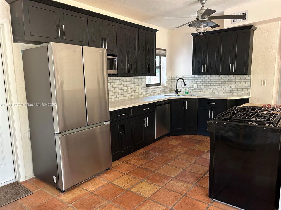 1601 SW 10th St in Fort Lauderdale, FL - Building Photo