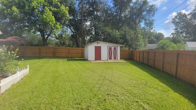 110 Trafford Ave in Orange City, FL - Foto de edificio - Building Photo