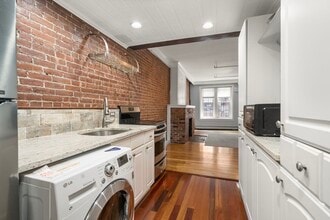 244 Beacon St, Unit 2 in Boston, MA - Building Photo - Building Photo