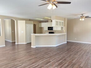 8417 Seven Hills Dr in Bakersfield, CA - Building Photo - Building Photo