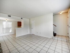 6521 Hart Ln in Austin, TX - Foto de edificio - Building Photo