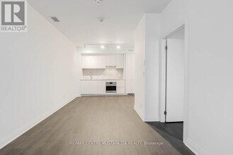 4015 The Exchange in Mississauga, ON - Building Photo - Building Photo