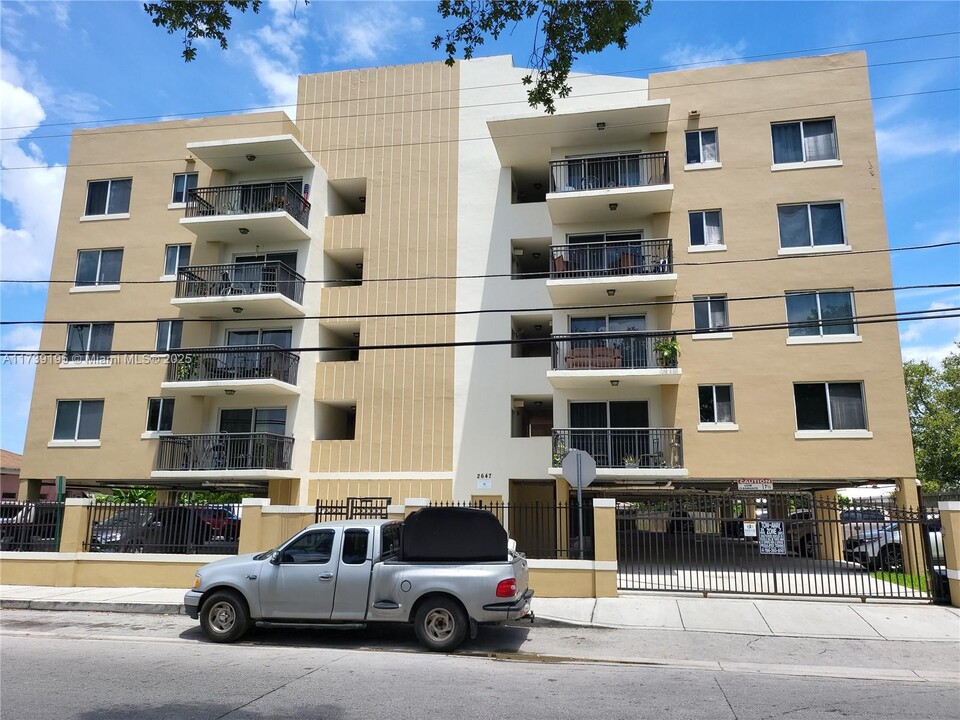 2647 NW 25th Ave in Miami, FL - Building Photo