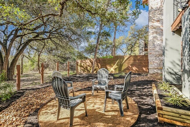 8110 Ranch to Market Rd 2222 in Austin, TX - Building Photo - Building Photo