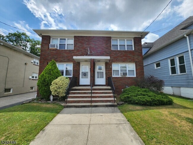 556 Cleveland Ave in Linden, NJ - Building Photo - Building Photo