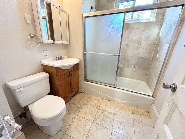 112 Hillside St, Unit 2 in Boston, MA - Foto de edificio - Building Photo