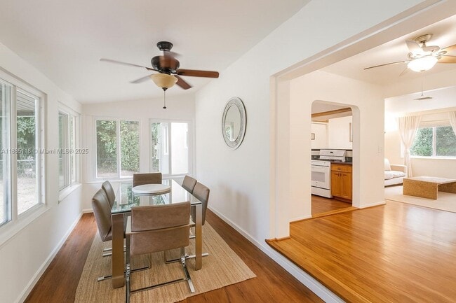 1055 NE 121st St in North Miami, FL - Building Photo - Building Photo