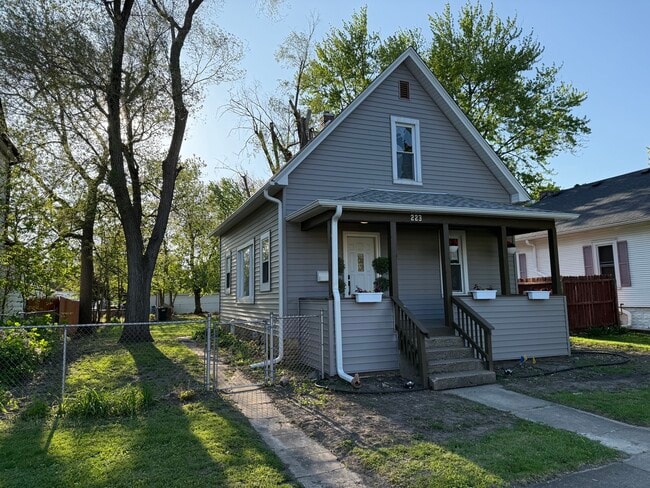 property at 223 S Wabash Ave