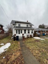 486 W Waterloo Rd in Akron, OH - Building Photo