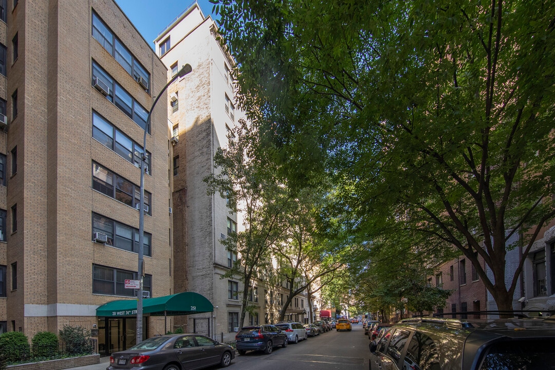 Alfie Arms in New York, NY - Building Photo