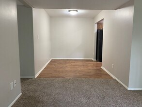 1167 Abbey Ln-Unit -E1 in Chesterton, IN - Building Photo - Building Photo