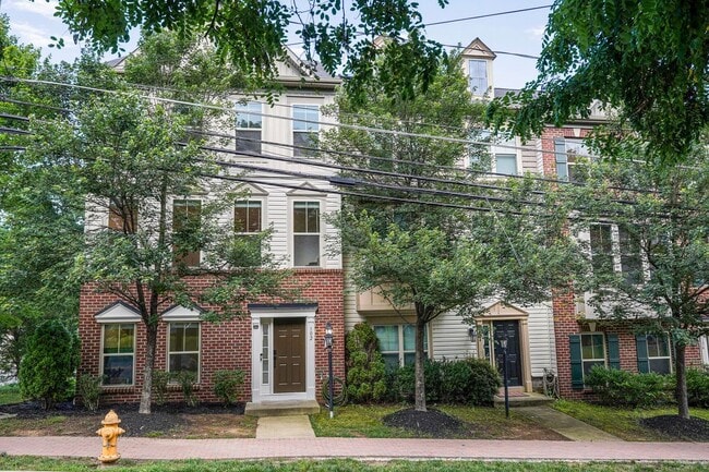 property at 102 Vista Knoll Dr