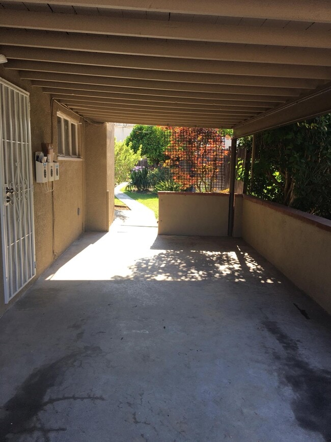 3731 Lewis Ave in Long Beach, CA - Foto de edificio - Building Photo