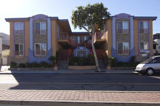 Mission Beach Apartments in San Diego, CA - Foto de edificio - Building Photo