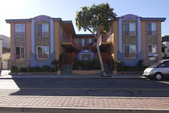 Mission Beach Apartments in San Diego, CA - Building Photo - Building Photo