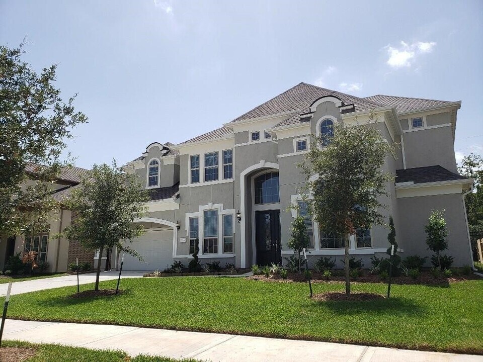 13236 Tracewood Hills Ln in Houston, TX - Foto de edificio