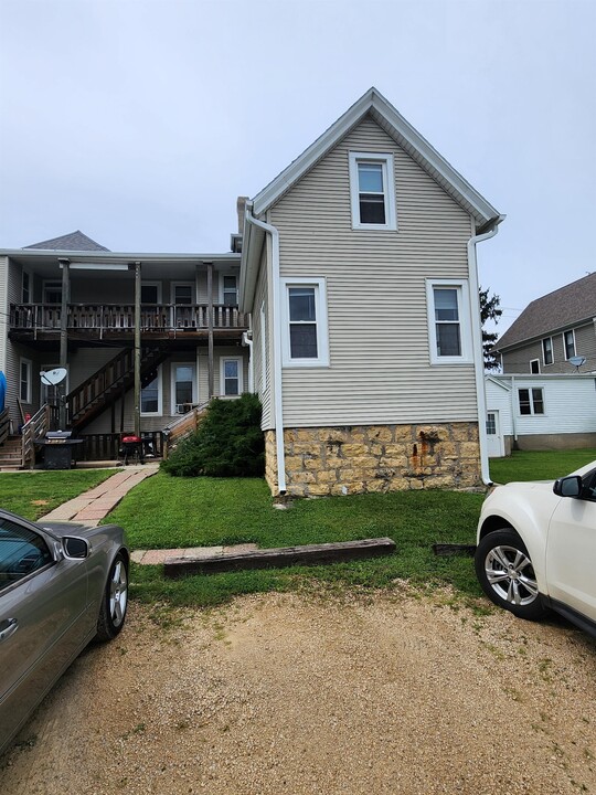 1319 Forest Ln in Dubuque, IA - Building Photo