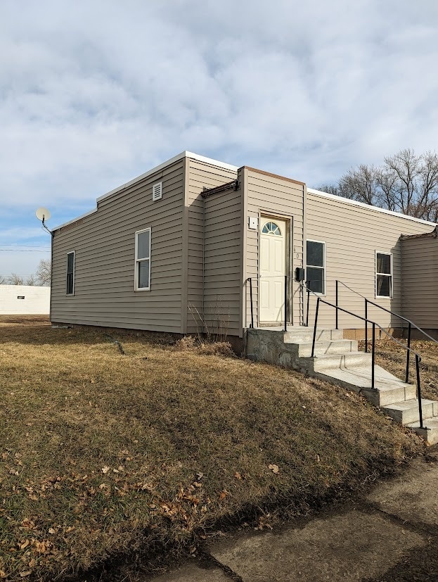 property at 407 E 6th St