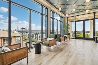 405 N Ewing Ave in Dallas, TX - Building Photo - Building Photo