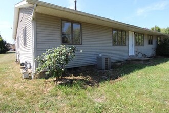 5407 Paddy Ct in New Franklin, OH - Building Photo - Building Photo