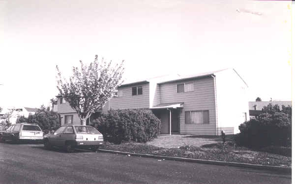 1945 NE Hillaire Dr in Hillsboro, OR - Building Photo