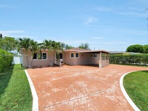 3141 Hollywood Blvd in Hollywood, FL - Foto de edificio - Building Photo