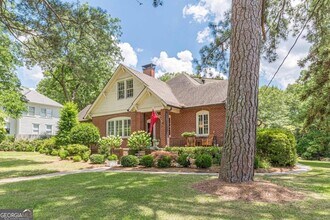 1878 Cambridge Ave in College Park, GA - Foto de edificio - Building Photo