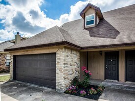 7716-7718 Sable Ln in North Richland Hills, TX - Building Photo