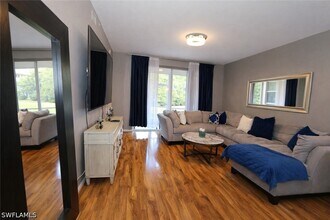 3225 Cypress Glen Way in Naples, FL - Building Photo - Building Photo