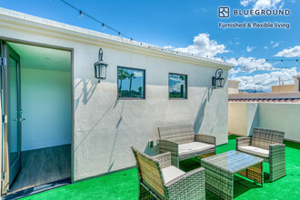 10734 Bloomfield St in Los Angeles, CA - Building Photo - Building Photo