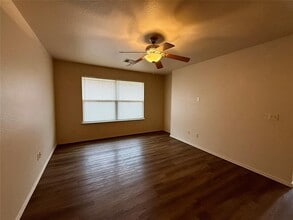 5 Lombardy Pl in Clinton, OK - Building Photo - Building Photo