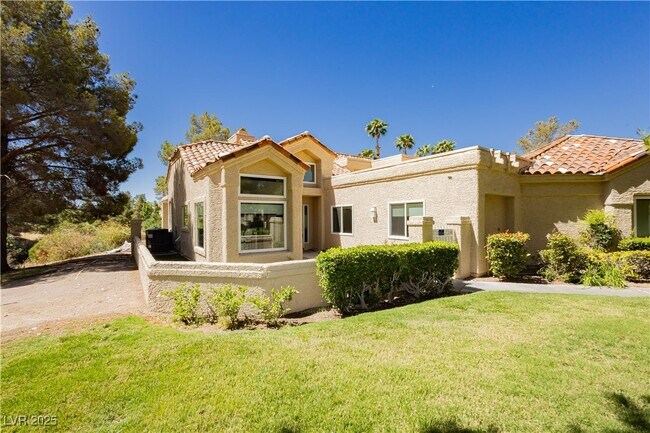 property at 7805 Harbour Towne Ave