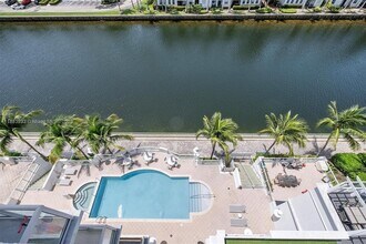 3030 NE 188th St in Aventura, FL - Building Photo - Building Photo