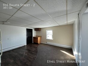 910 Balata St in Easton, PA - Building Photo - Building Photo