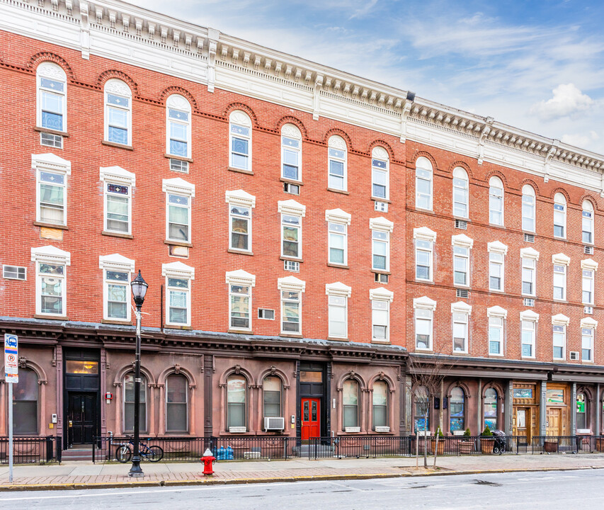 207 14th St in Hoboken, NJ - Building Photo