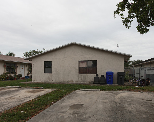 6110 Buchanan St in Hollywood, FL - Building Photo - Building Photo