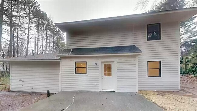 1386 Williamsburg Ln in Norcross, GA - Building Photo - Building Photo