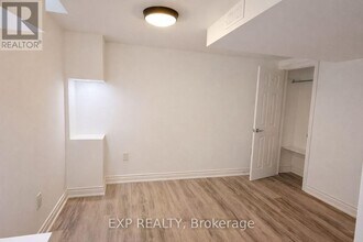 135 Warren Bradley St in Markham, ON - Building Photo - Building Photo