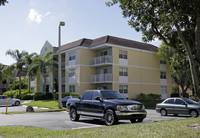 LeClub at Saga Bay in Miami, FL - Foto de edificio - Building Photo